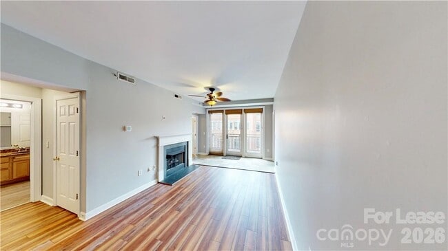 Building Photo - 718 W Trade St