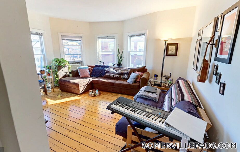 Building Photo - 3 Calvin St