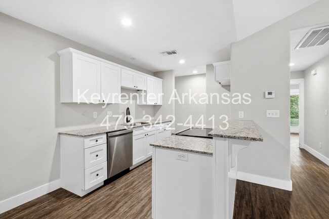 Building Photo - 445 Oakwoods Dr