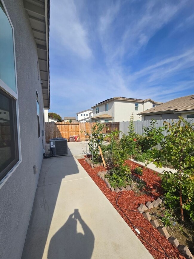 Building Photo - 3748 Tate St