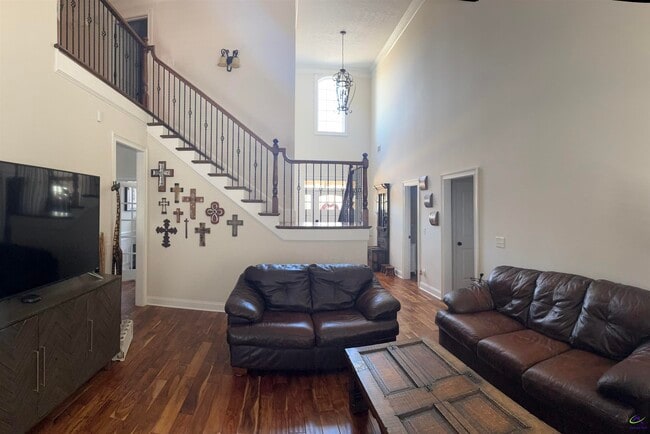 Building Photo - 305 Taylor Elaine Dr