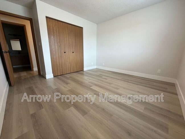Building Photo - 2340 N 44th St
