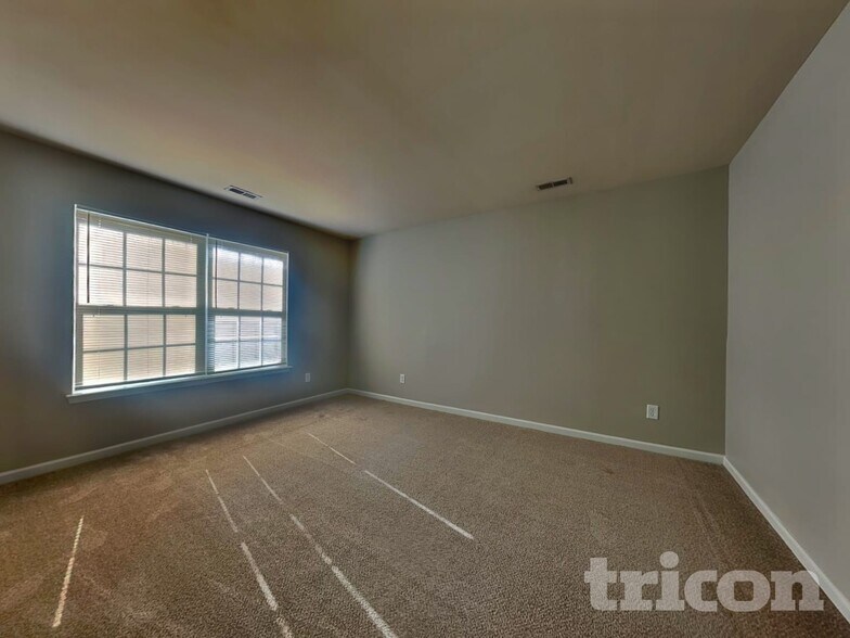 Building Photo - 16117 Long Talon Way