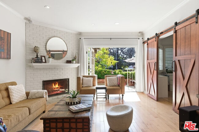 Building Photo - 4401 Moorpark Way