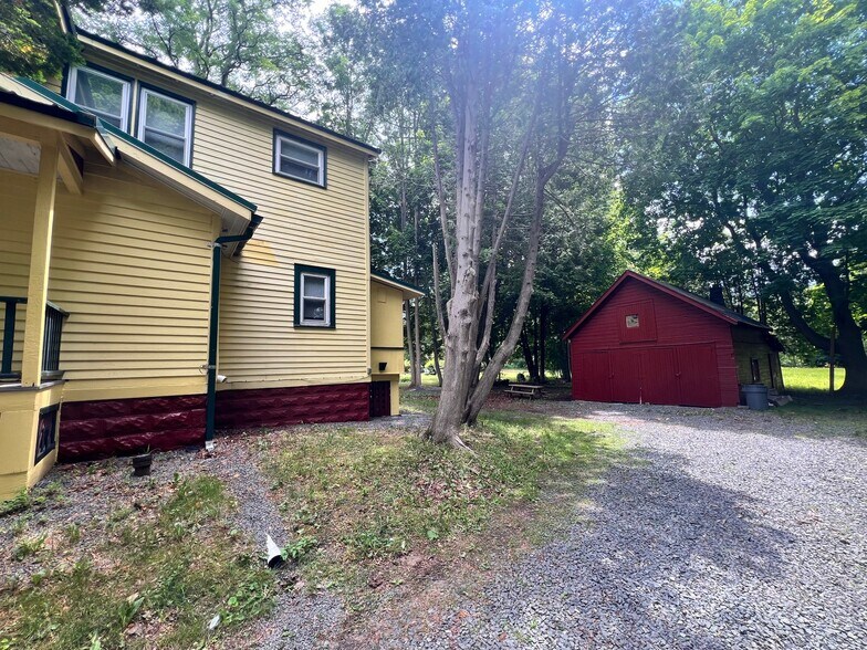 Building Photo - 60 Kallen Ave
