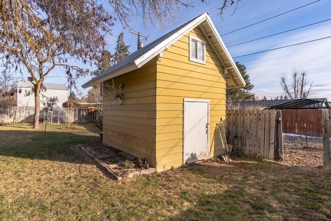Building Photo - 3 Bedroom 1.5 Bath
