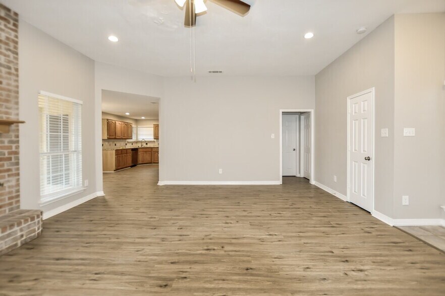 Building Photo - 105 Princeton Cir