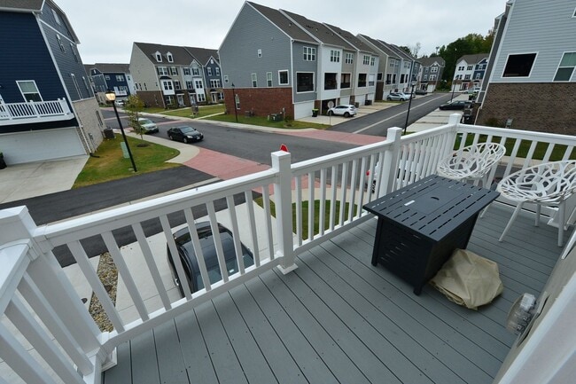 Building Photo - Harbour View Townes!