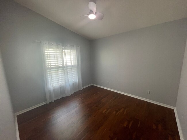 Building Photo - 5708 Greenwood Cir