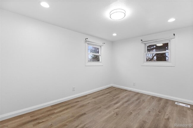 Building Photo - 22712 Clairwood St