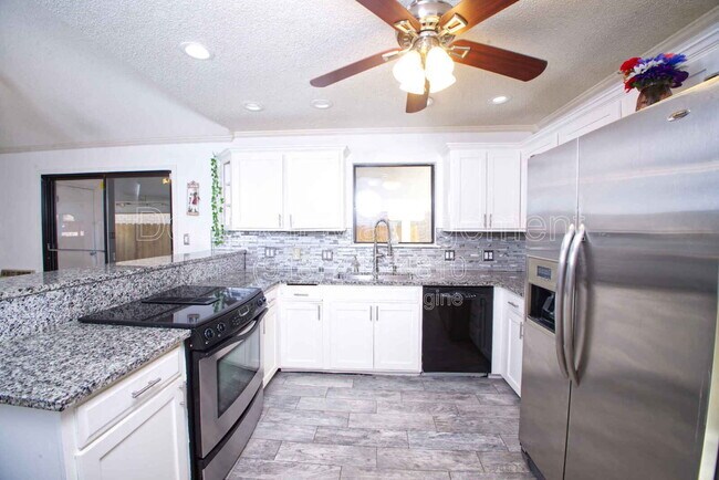 Building Photo - 3302 E 83rd Pl