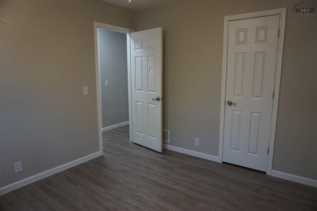 Building Photo - 1112 Lisa Ln