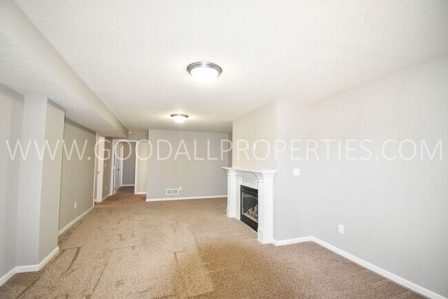 Building Photo - 1255 SE Waddell Way