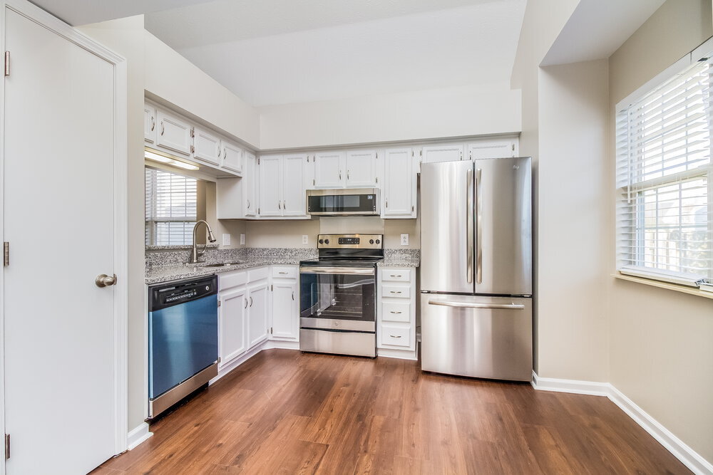Building Photo - 909 Bexhill Ct S