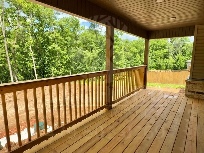 Building Photo - Single-Family Home- 2 Bed/ 2 Bath w/ Hobby...