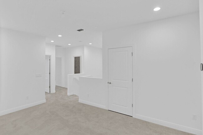 Building Photo - 585 Sanderling Cir