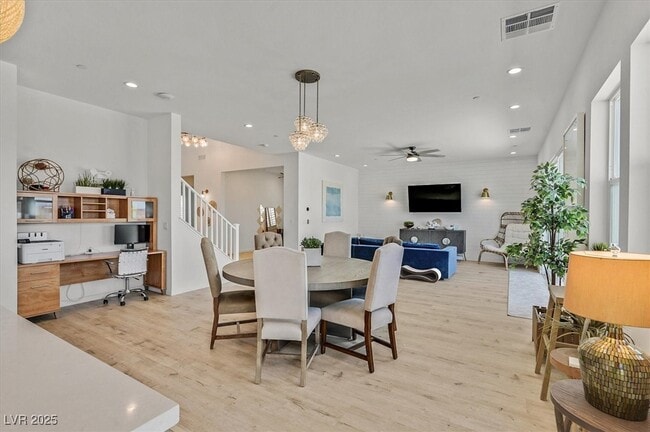 Building Photo - 10112 Pleasant Knoll Ave