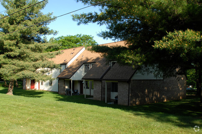 Building Photo - Pine Ridge Estates