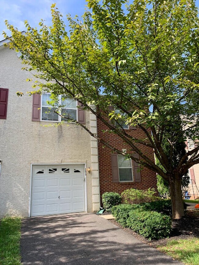 Building Photo - New Macungie Rental Listing