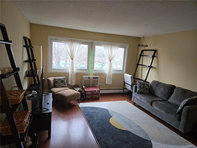 Building Photo - 2616 Harriet Ave