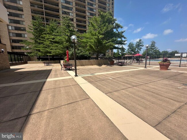 Building Photo - 3705 S George Mason Dr