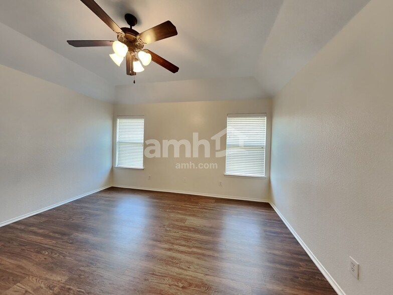 Building Photo - 733 Morgan Dr