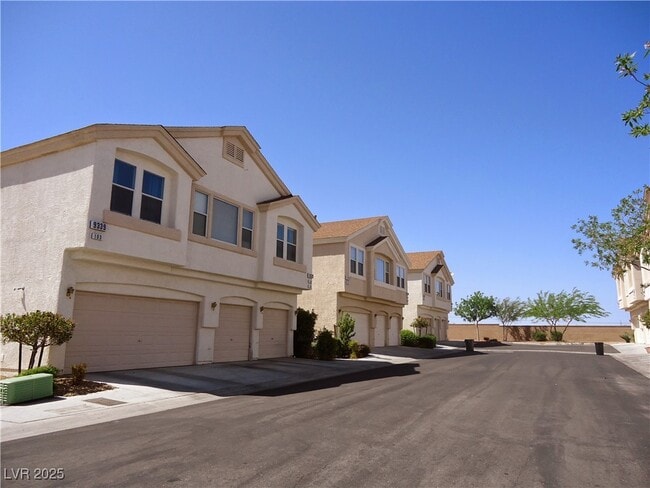 Building Photo - 9329 Square Dance Pl