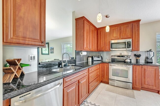 Building Photo - 14211 W La Sedona Cir