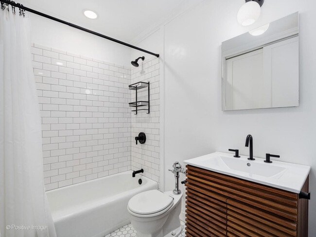 Building Photo - 21 W Goethe St