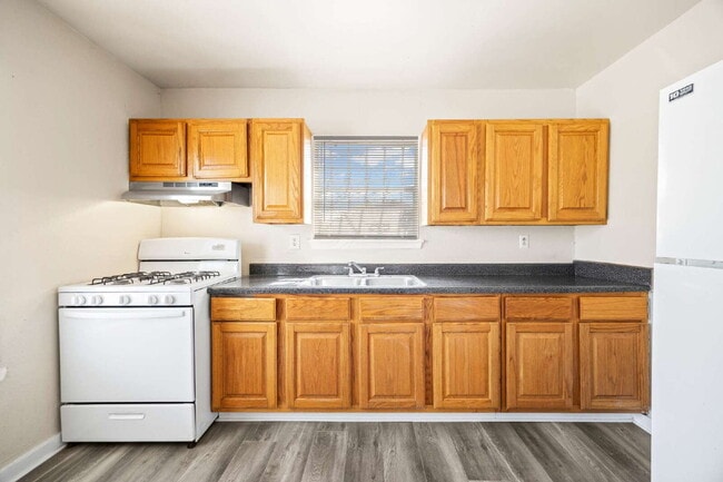 Building Photo - Confortable 2 bedroom 1 bath