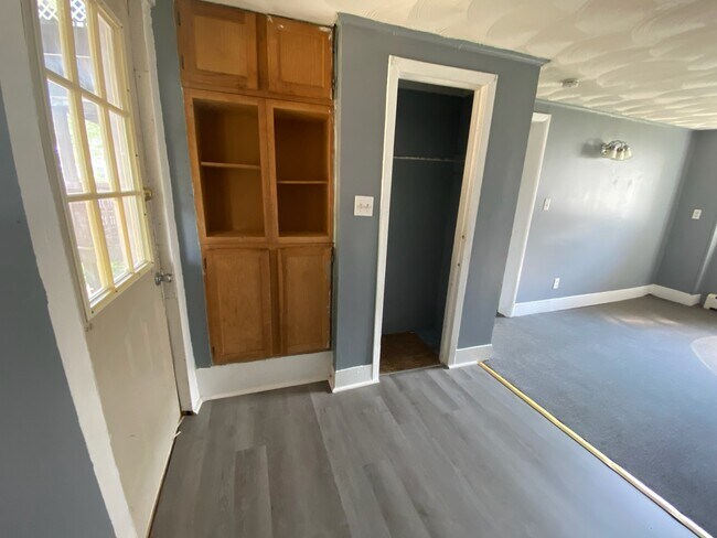 Building Photo - 319 Cayuga St