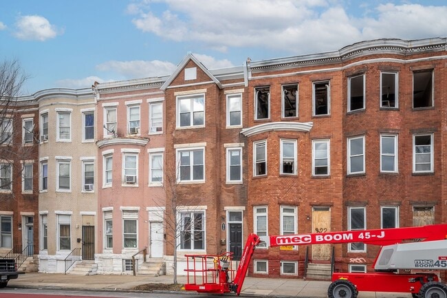 Building Photo - Beautifully renovated single family home