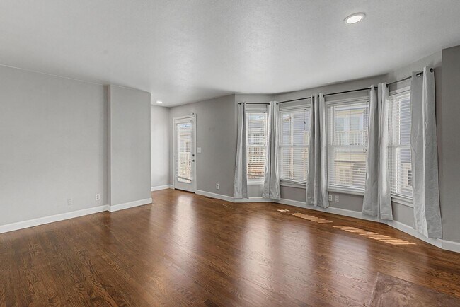 Building Photo - 2 Bed | 2 Bath Condo on Crybaby Hill