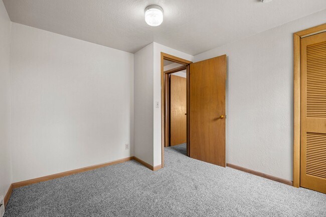 Building Photo - 3401 Seneca Ave