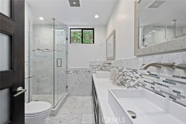Building Photo - 3655 Glenridge Dr