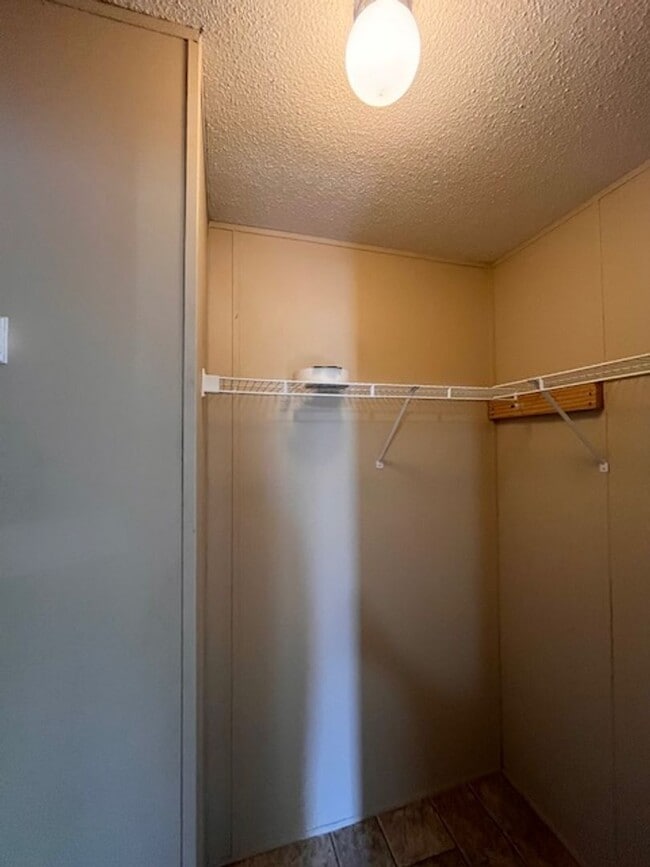 Building Photo - Country setting 2 bedroom home