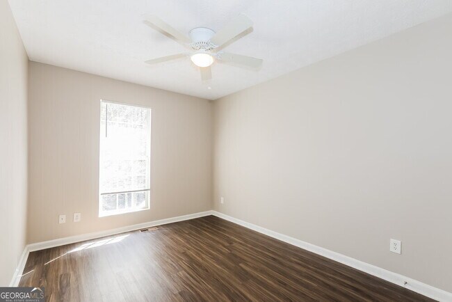 Building Photo - 2286 Strathmoor Manor Dr