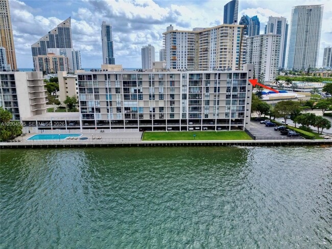 Building Photo - 17500 N Bay Rd