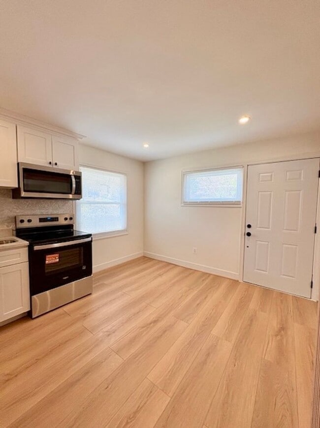 Building Photo - 6007 Crawford Dr