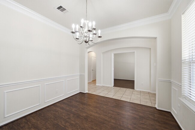Building Photo - 2117 Rushing Spring Dr