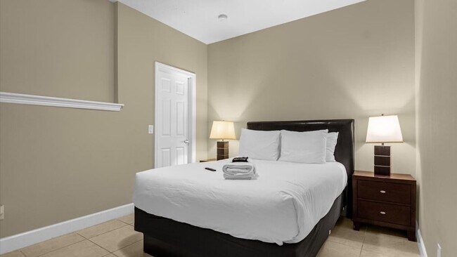 Building Photo - 14545 Damai Ln