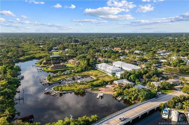 Building Photo - 4885 SE Capstan Ave