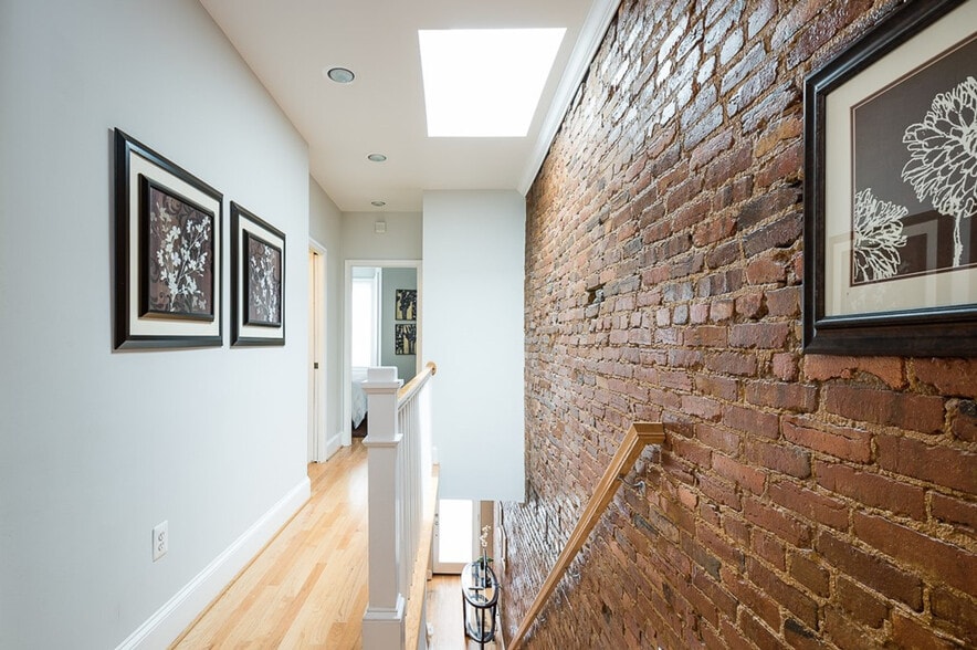 Building Photo - 222 1/2 E Street NE-SI ID1587659P