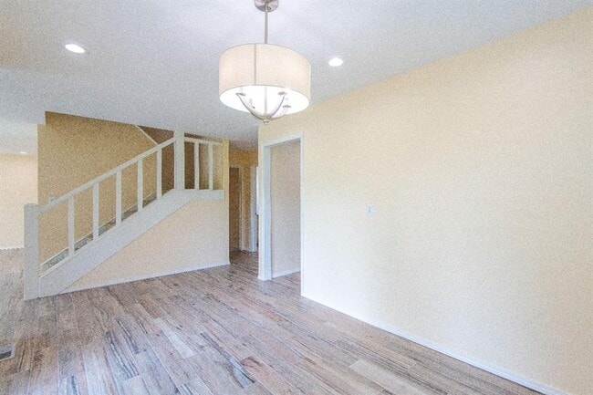 Building Photo - 613 Doe Trail