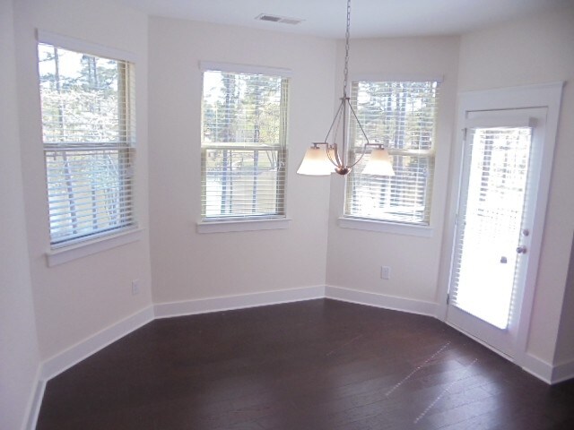 Building Photo - 1076 Adams Haven Bend