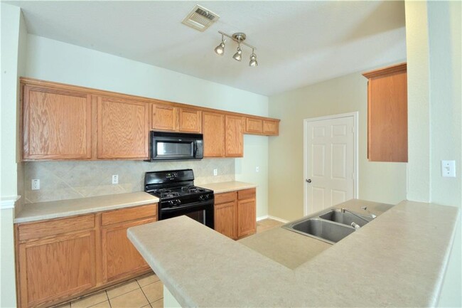 Building Photo - 1520 Darjeeling Dr