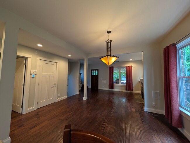 Building Photo - Beautiful 3 Bedroom House right across fro...