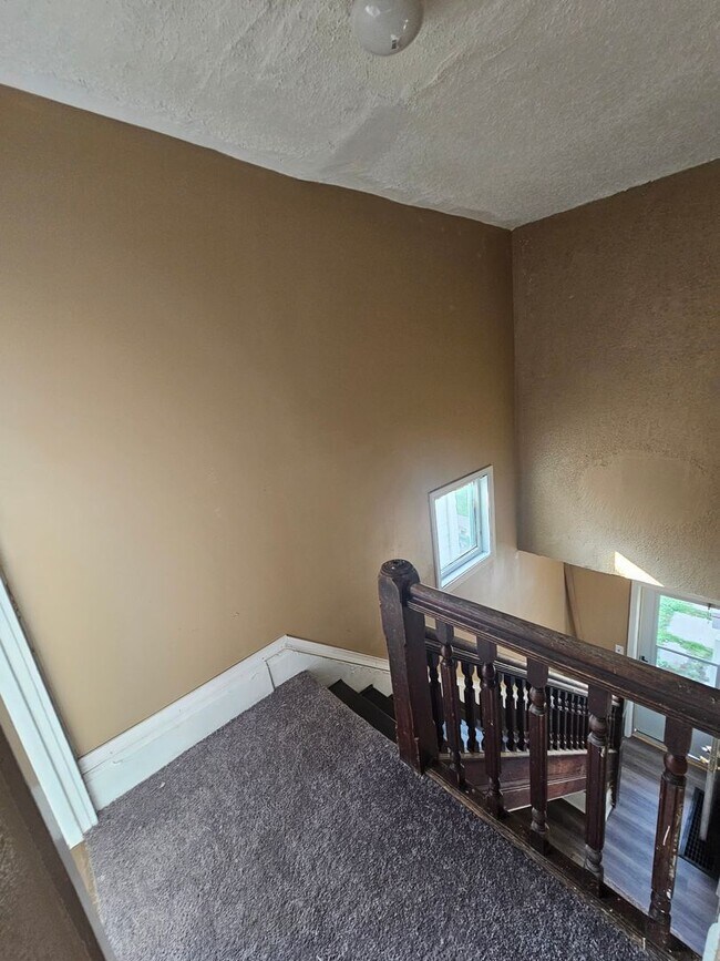 Primary Photo - 4 Bedroom Home for Rent