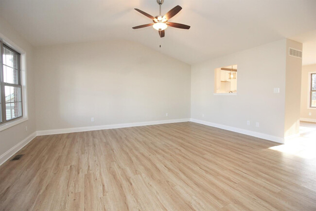 Building Photo - 1140 Orchard Dr