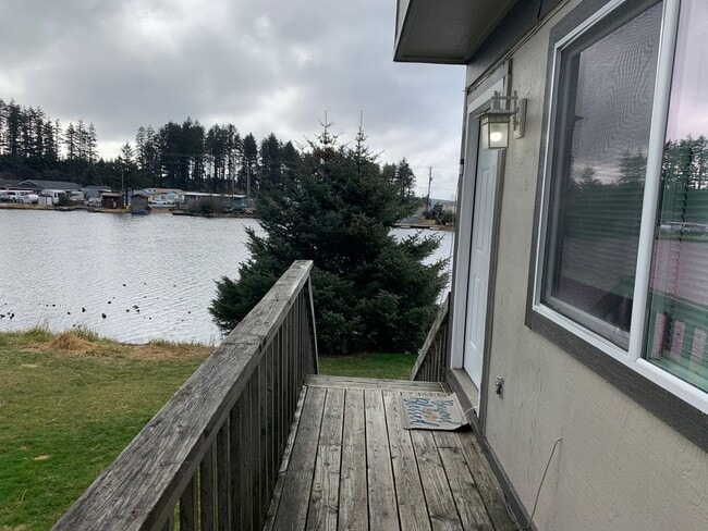 Building Photo - 1820 Larch Street C7